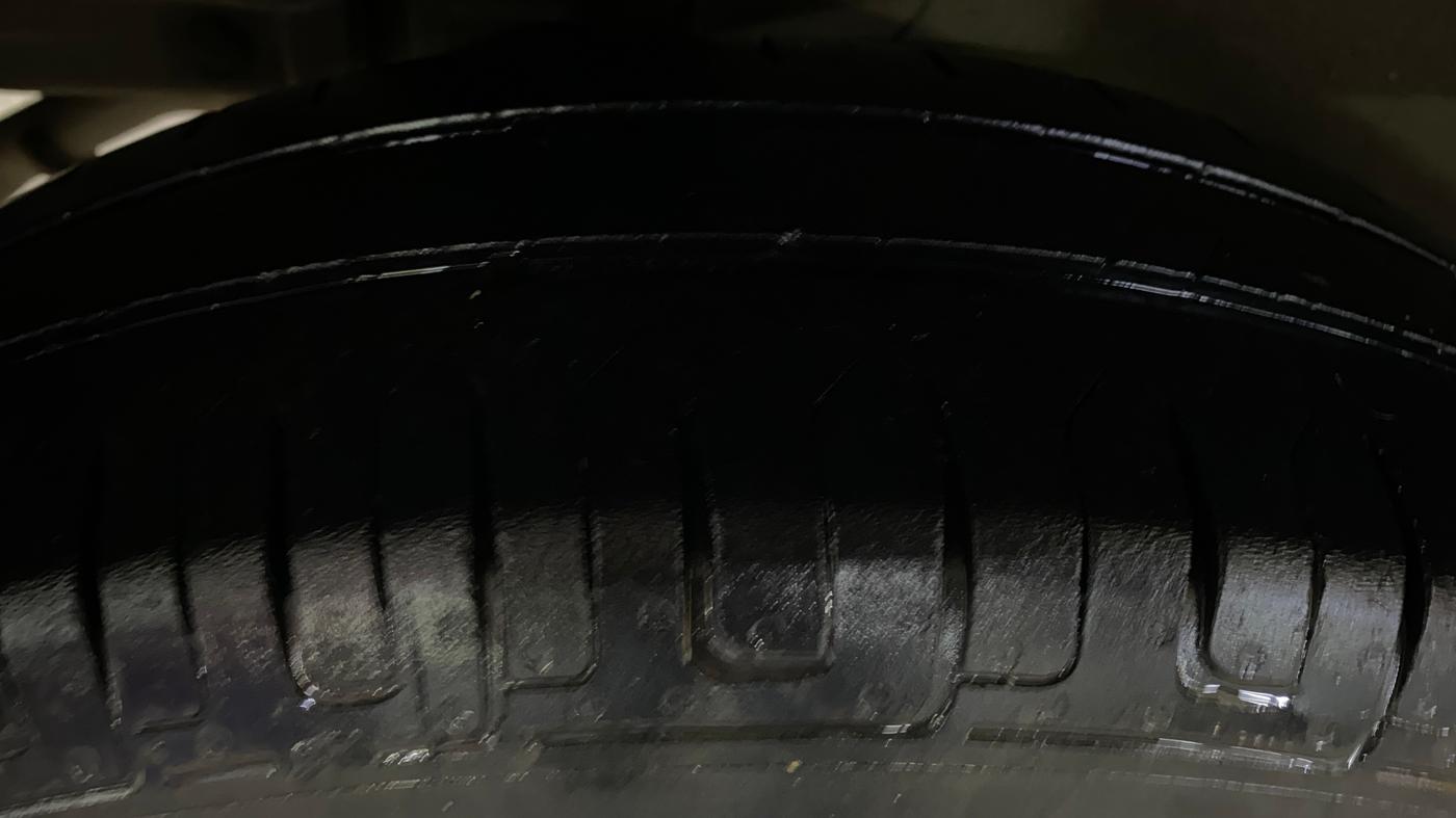 2014 Maruti Swift VXI, Petrol, Manual, 1,16,255 km, Right Rear Tyre Tread