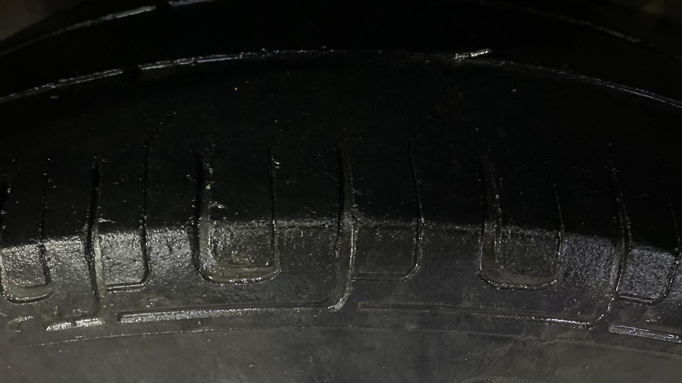 2014 Maruti Swift VXI, Petrol, Manual, 1,16,255 km, Left Rear Tyre Tread