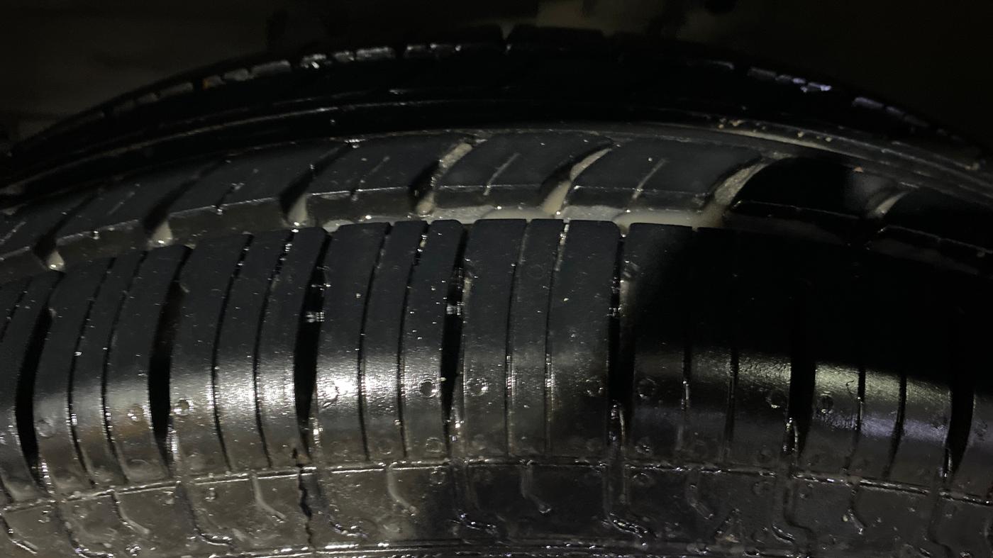 2014 Maruti Swift VXI, Petrol, Manual, 1,16,255 km, Left Front Tyre Tread