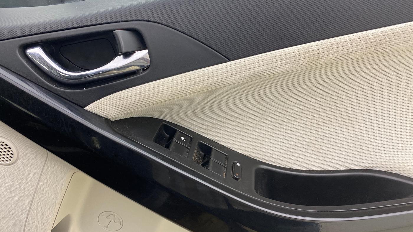 2022 Tata NEXON XZA PLUS (PREMIUM) PETROL, CNG, Automatic, 54,232 km, Driver Side Door Panels Control