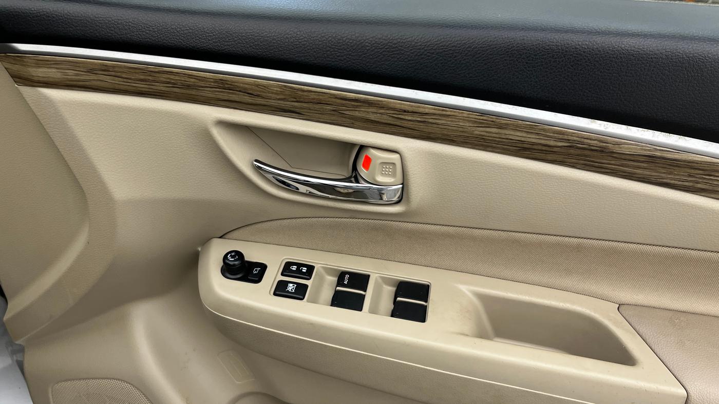 2021 Maruti Ciaz ZETA 1.5 SHVS MT PETROL, Petrol, Manual, 17,578 km, Driver Side Door Panels Control