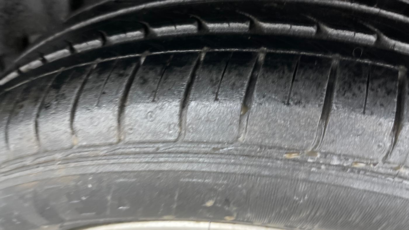 2021 Maruti Ciaz ZETA 1.5 SHVS MT PETROL, Petrol, Manual, 17,578 km, Left Rear Tyre Tread