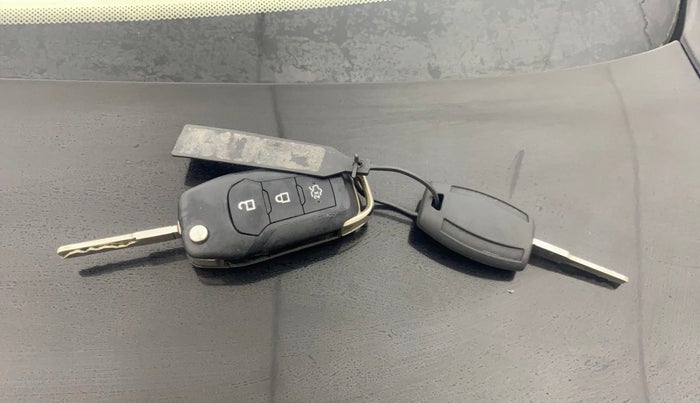 2017 Ford Figo Aspire TITANIUM 1.2 PETROL, Petrol, Manual, 42,174 km, Key Close Up