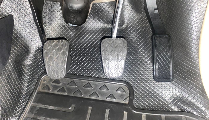 2017 Ford Figo Aspire TITANIUM 1.2 PETROL, Petrol, Manual, 42,174 km, Pedals