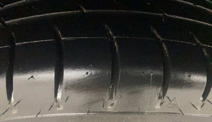 2017 Ford Figo Aspire TITANIUM 1.2 PETROL, Petrol, Manual, 42,174 km, Left Front Tyre Tread