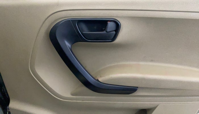 2024 Mahindra BOLERO NEO N 8, Diesel, Manual, 32,646 km, Driver Side Door Panels Control