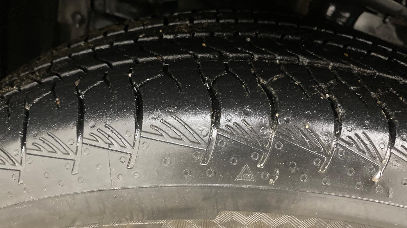 2024 Maruti Grand Vitara ZETA SMART HYBRID, Petrol, Manual, 13,786 km, Left Front Tyre Tread