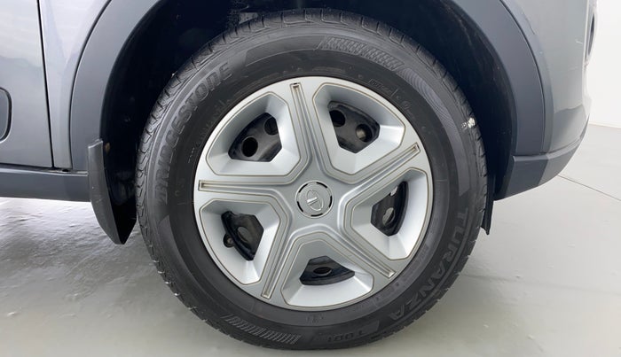 2020 Tata NEXON XMA SUNROOF 1.2 RTN, Petrol, Automatic, 26,829 km, Right Front Wheel