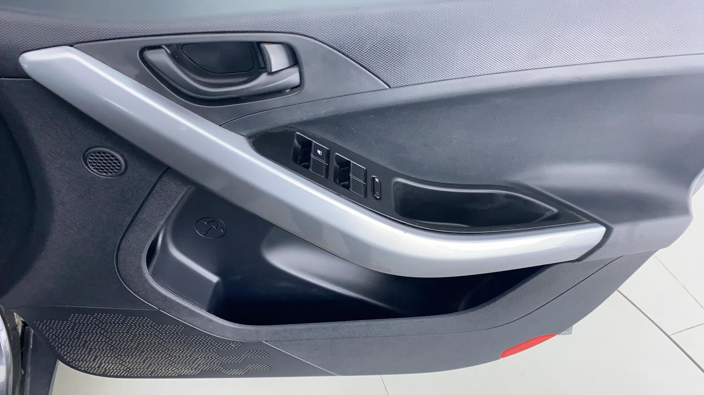 2020 Tata NEXON XMA SUNROOF 1.2 RTN, Petrol, Automatic, 26,829 km, Driver Side Door Panels Control