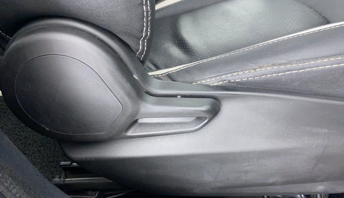 2020 Tata NEXON XMA SUNROOF 1.2 RTN, Petrol, Automatic, 26,829 km, Driver Side Adjustment Panel