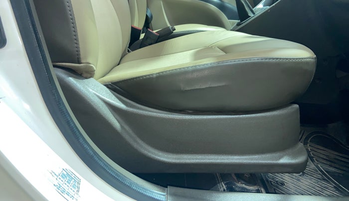 2015 Hyundai i10 MAGNA 1.1, Petrol, Manual, 1,00,643 km, Driver Side Adjustment Panel