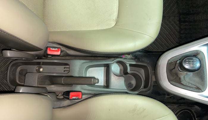 2015 Hyundai i10 MAGNA 1.1, Petrol, Manual, 1,00,643 km, Gear Lever