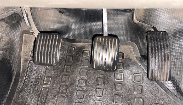 2015 Hyundai i10 MAGNA 1.1, Petrol, Manual, 1,00,643 km, Pedals