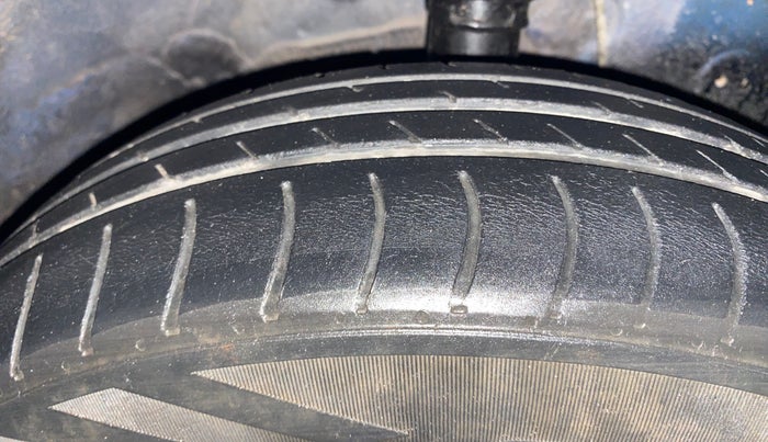 2016 Hyundai Eon ERA +, Petrol, Manual, 58,898 km, Right Front Tyre Tread