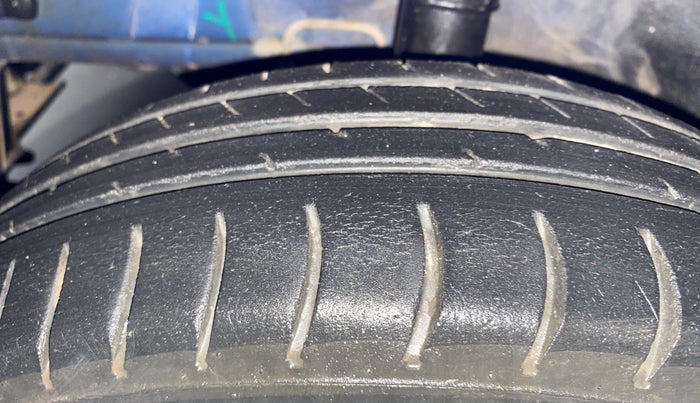 2016 Hyundai Eon ERA +, Petrol, Manual, 58,898 km, Left Front Tyre Tread