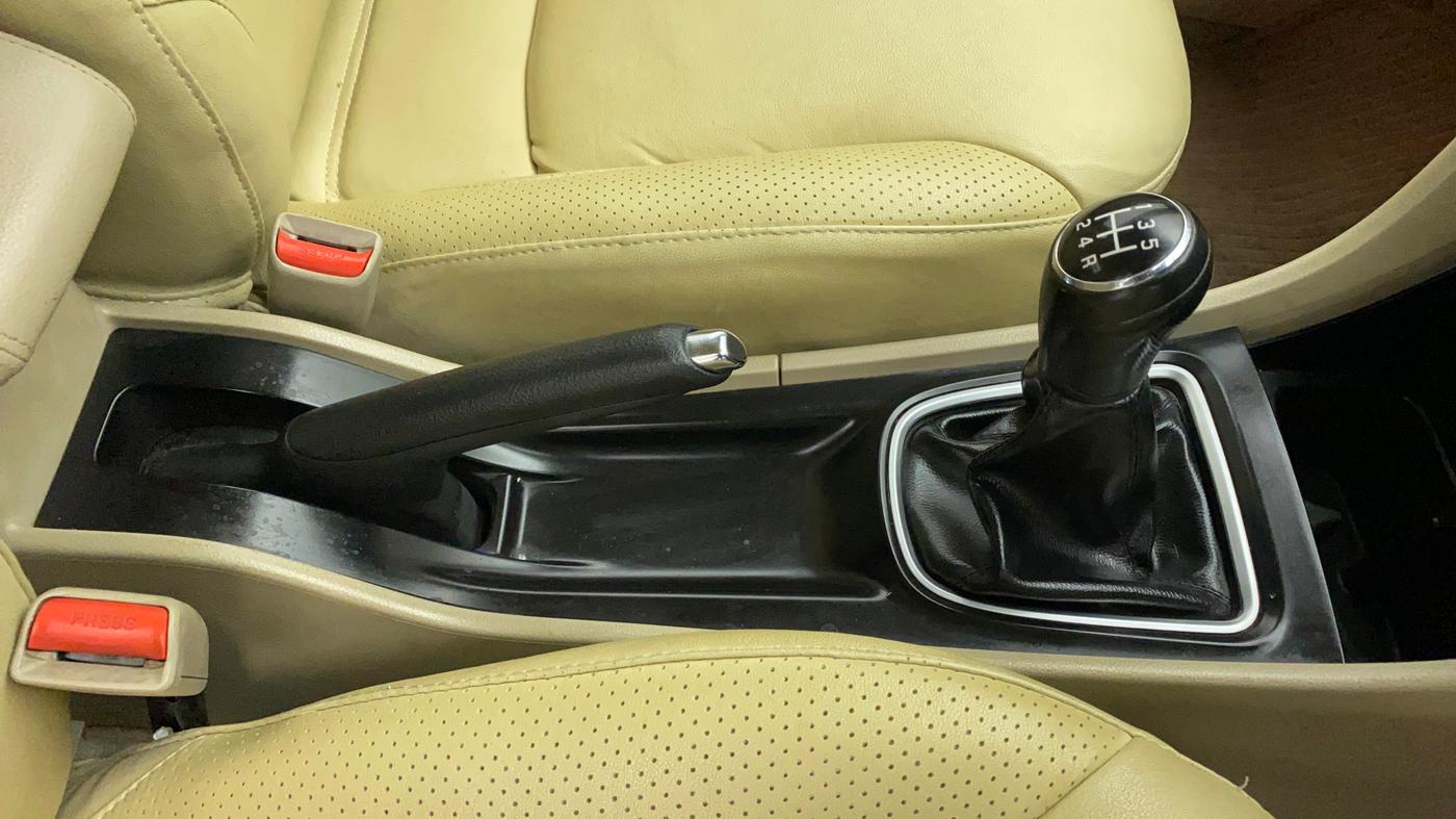 2017 Maruti Ciaz ZETA 1.4  MT PETROL, Petrol, Manual, 78,523 km, Gear Lever
