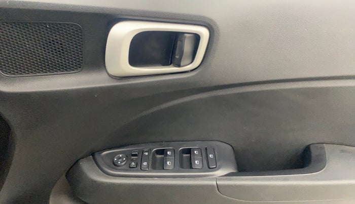 2019 Hyundai VENUE SX PLUS 1.0 TURBO DCT, Petrol, Automatic, 33,543 km, Driver Side Door Panels Control