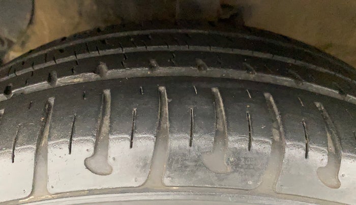 2018 Hyundai Grand i10 SPORTZ (O) AT 1.2 KAPPA VTVT, Petrol, Automatic, 21,242 km, Left Front Tyre Tread