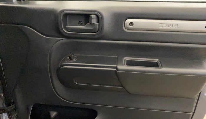 2022 Mahindra Thar LX HT PETROL 4WD MT, Petrol, Manual, 27,543 km, Driver Side Door Panels Control