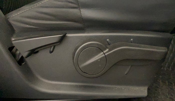 2022 Mahindra Thar LX HT PETROL 4WD MT, Petrol, Manual, 27,543 km, Driver Side Adjustment Panel