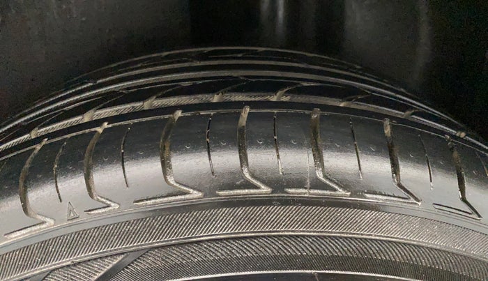 2017 Volkswagen Ameo HIGHLINE1.5L, Diesel, Manual, 33,742 km, Left Rear Tyre Tread