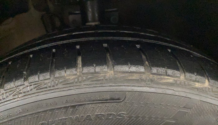 2017 Volkswagen Ameo HIGHLINE1.5L, Diesel, Manual, 33,742 km, Right Front Tyre Tread