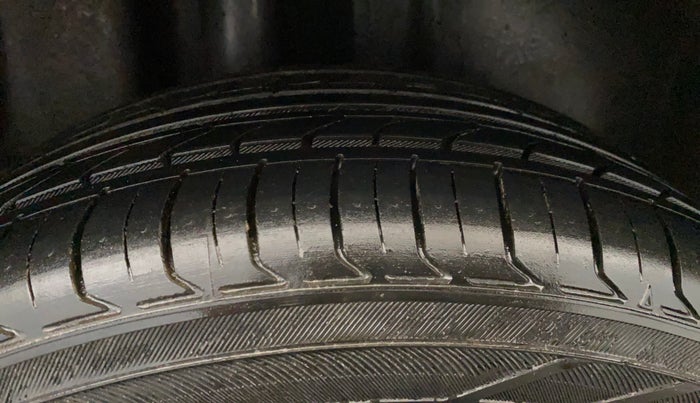 2017 Volkswagen Ameo HIGHLINE1.5L, Diesel, Manual, 33,742 km, Right Rear Tyre Tread