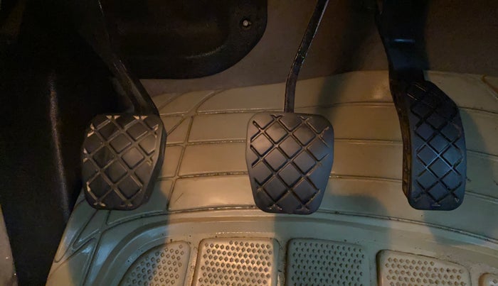 2017 Volkswagen Ameo HIGHLINE1.5L, Diesel, Manual, 33,742 km, Pedals