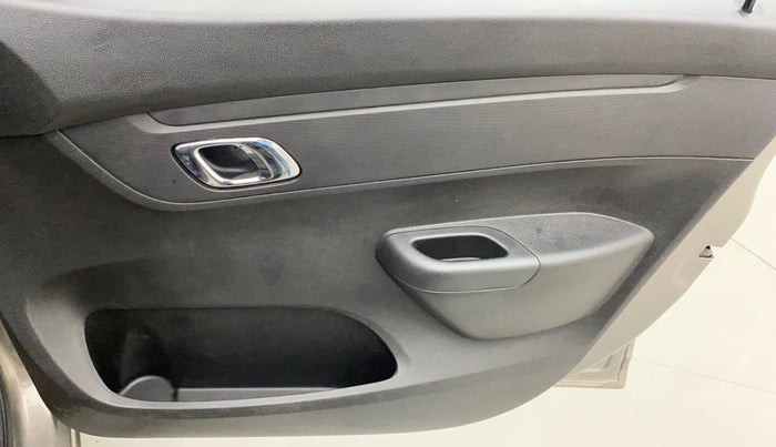 2018 Renault Kwid RXT 1.0 AMT (O), Petrol, Automatic, 40,031 km, Driver Side Door Panels Control