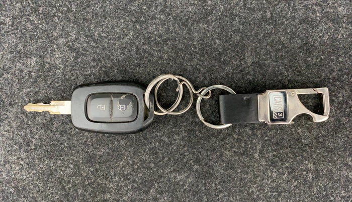 2018 Renault Kwid RXT 1.0 AMT (O), Petrol, Automatic, 40,031 km, Key Close Up