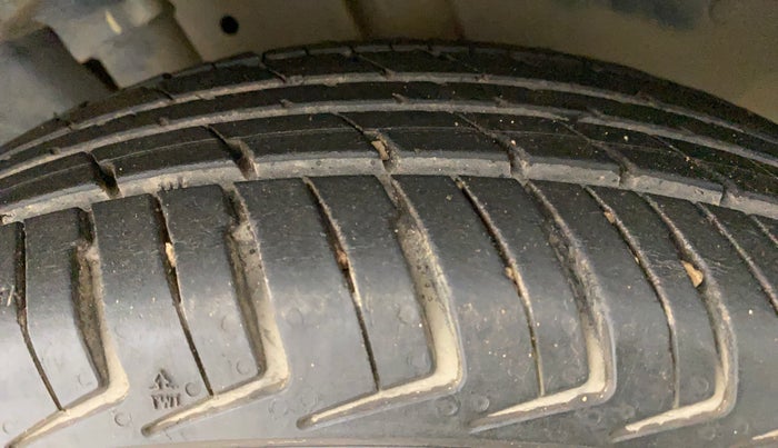 2018 Renault Kwid RXT 1.0 AMT (O), Petrol, Automatic, 40,031 km, Right Front Tyre Tread