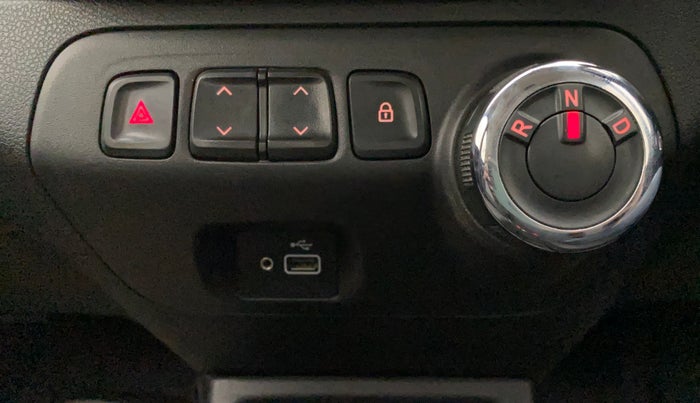 2018 Renault Kwid RXT 1.0 AMT (O), Petrol, Automatic, 40,031 km, Gear Lever