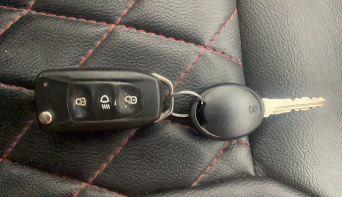 2016 Tata Tiago XZ PETROL, Petrol, Manual, 57,688 km, Key Close Up