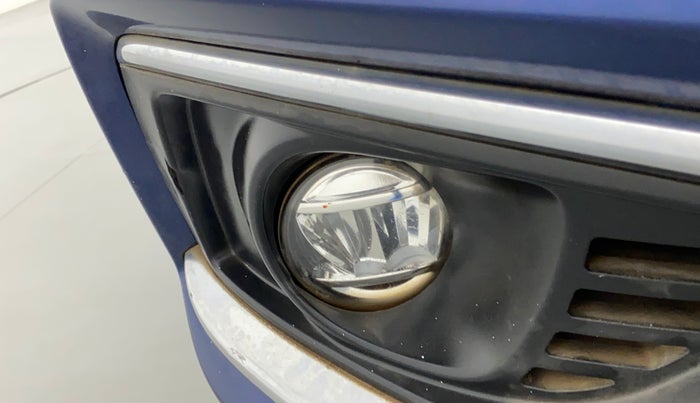 2018 Maruti Ciaz ALPHA 1.5 SHVS PETROL, Petrol, Manual, 43,109 km, Right fog light - Not fixed properly