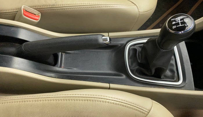 2018 Maruti Ciaz ALPHA 1.5 SHVS PETROL, Petrol, Manual, 43,109 km, Gear Lever