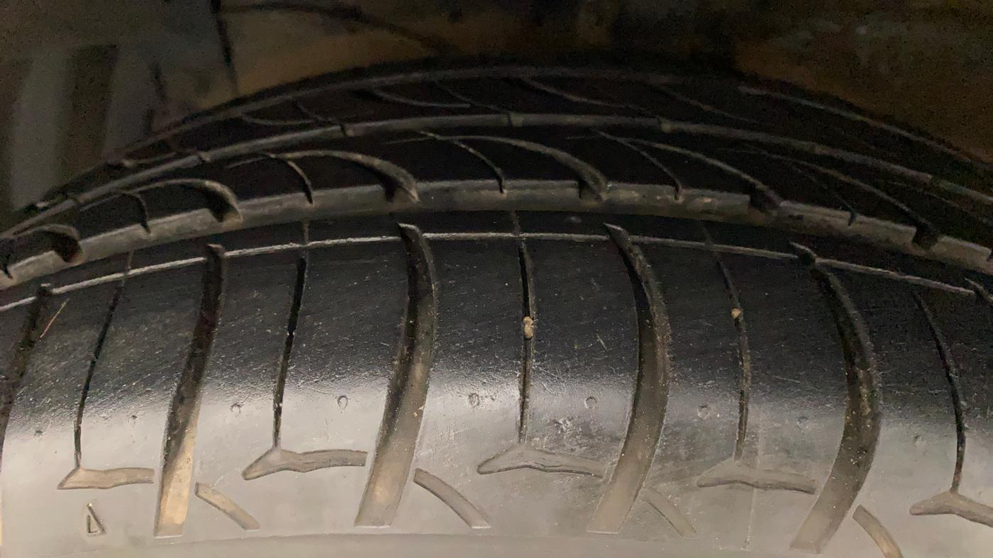 2018 Maruti Ciaz ALPHA 1.5 SHVS PETROL, Petrol, Manual, 43,109 km, Left Front Tyre Tread