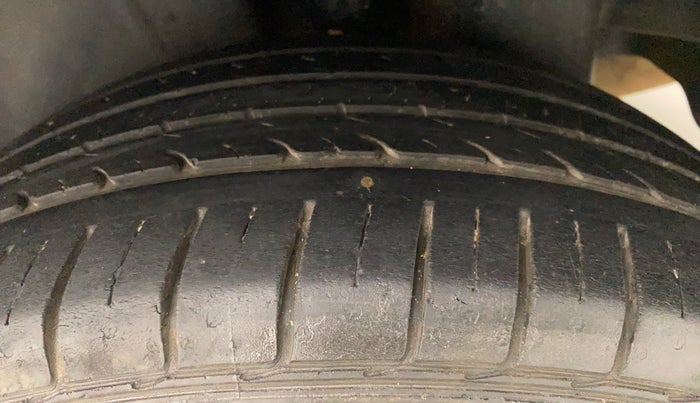 2018 Maruti Ciaz ALPHA 1.5 SHVS PETROL, Petrol, Manual, 43,109 km, Left Rear Tyre Tread