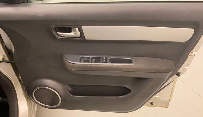 2010 Maruti Swift VXI, Petrol, Manual, 83,343 km, Driver Side Door Panels Control