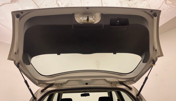 2010 Maruti Swift VXI, Petrol, Manual, 83,343 km, Boot Door Open