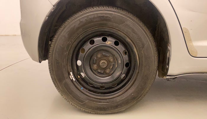 2010 Maruti Swift VXI, Petrol, Manual, 83,343 km, Right Rear Wheel