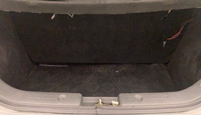 2010 Maruti Swift VXI, Petrol, Manual, 83,343 km, Boot Inside