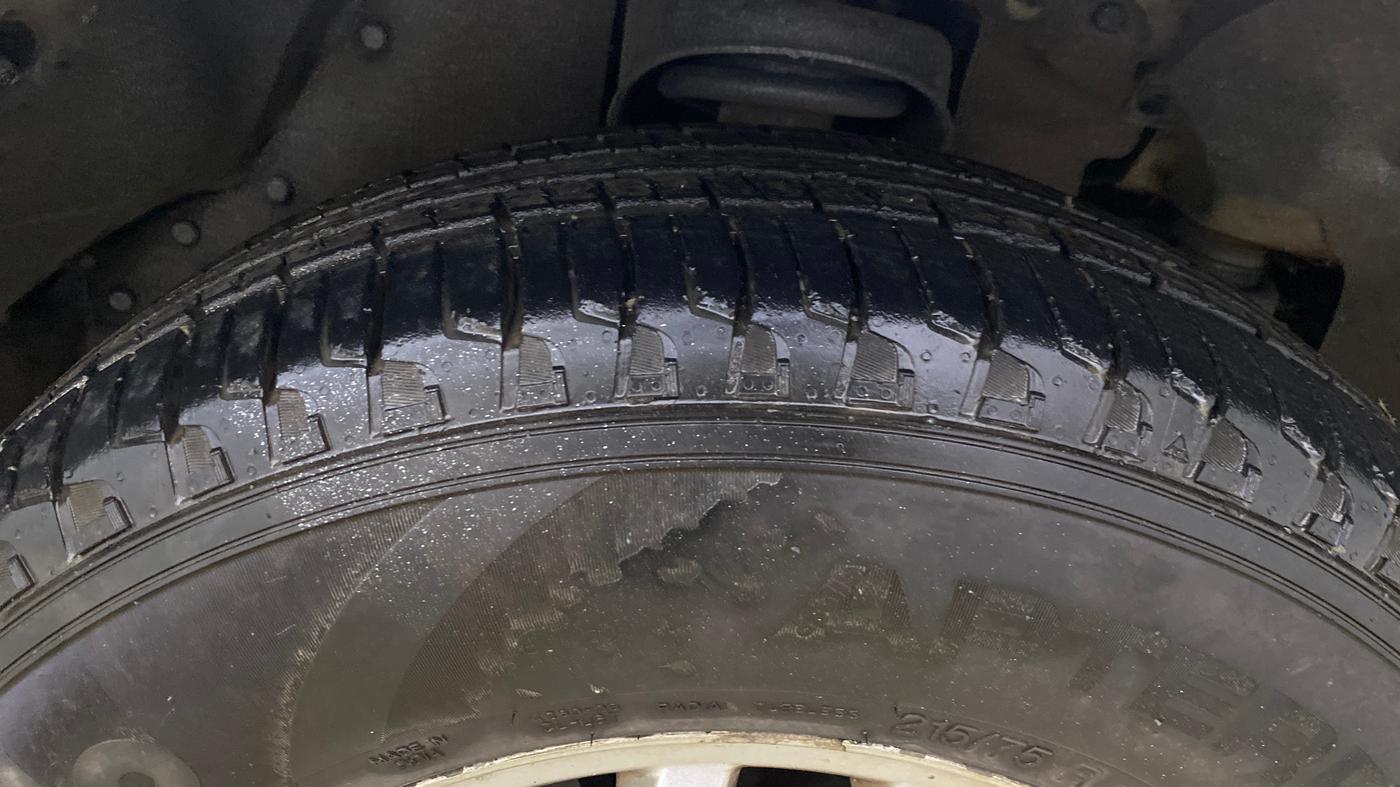 2017 Mahindra TUV300 T8, Diesel, Manual, 94,617 km, Right Front Tyre Tread