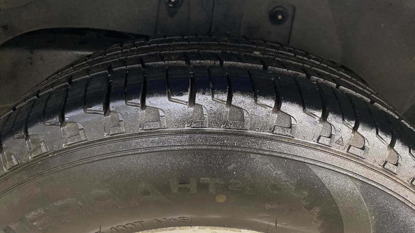 2017 Mahindra TUV300 T8, Diesel, Manual, 94,617 km, Left Rear Tyre Tread