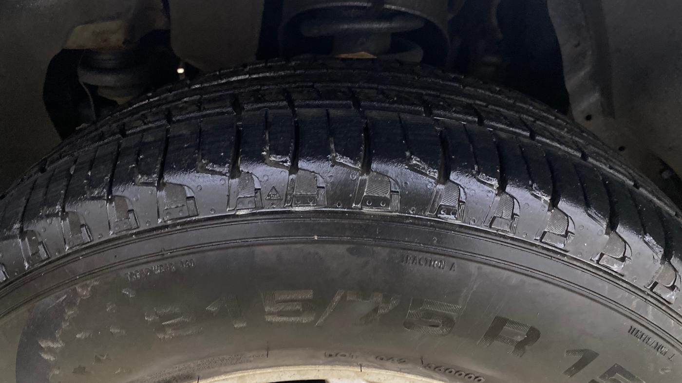 2017 Mahindra TUV300 T8, Diesel, Manual, 94,617 km, Left Front Tyre Tread