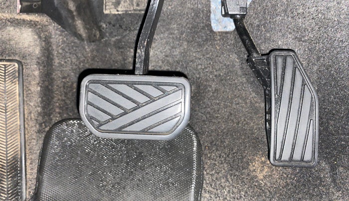 2023 Maruti FRONX ALPHA 1.0L TURBO 6 AT, Petrol, Automatic, 60,385 km, Pedals