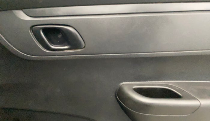 2020 Renault Kwid RXL, Petrol, Manual, 97,788 km, Driver Side Door Panels Control