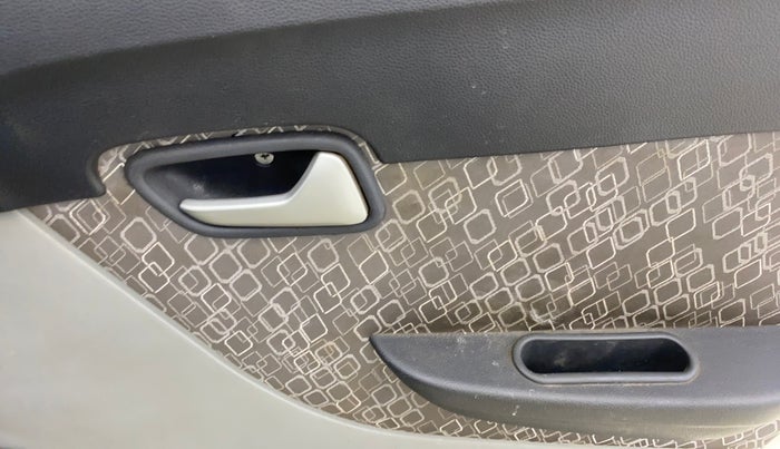 2017 Maruti Alto 800 VXI, CNG, Manual, 57,953 km, Driver Side Door Panels Control