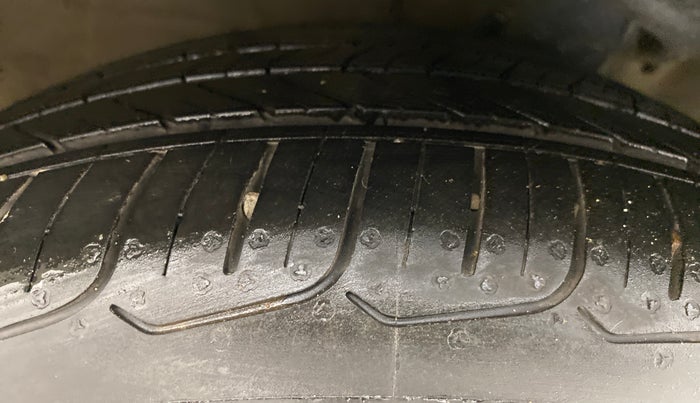2014 Hyundai Verna FLUIDIC 1.6 CRDI SX AT, Diesel, Automatic, 55,206 km, Right Front Tyre Tread