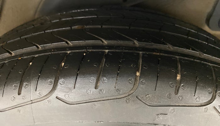 2014 Hyundai Verna FLUIDIC 1.6 CRDI SX AT, Diesel, Automatic, 55,206 km, Left Rear Tyre Tread