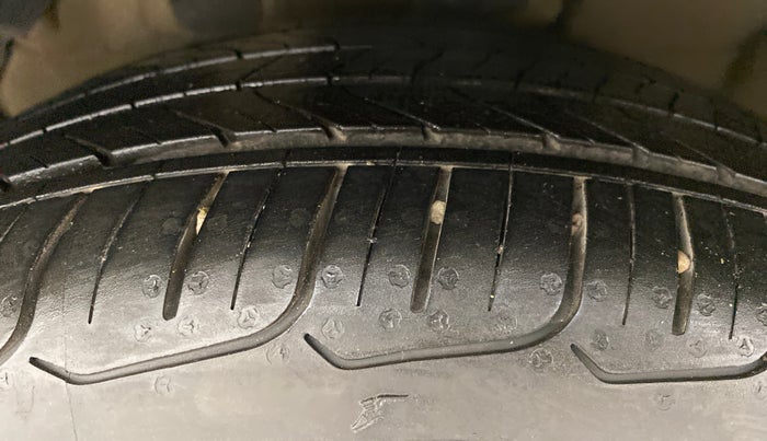 2014 Hyundai Verna FLUIDIC 1.6 CRDI SX AT, Diesel, Automatic, 55,206 km, Left Front Tyre Tread